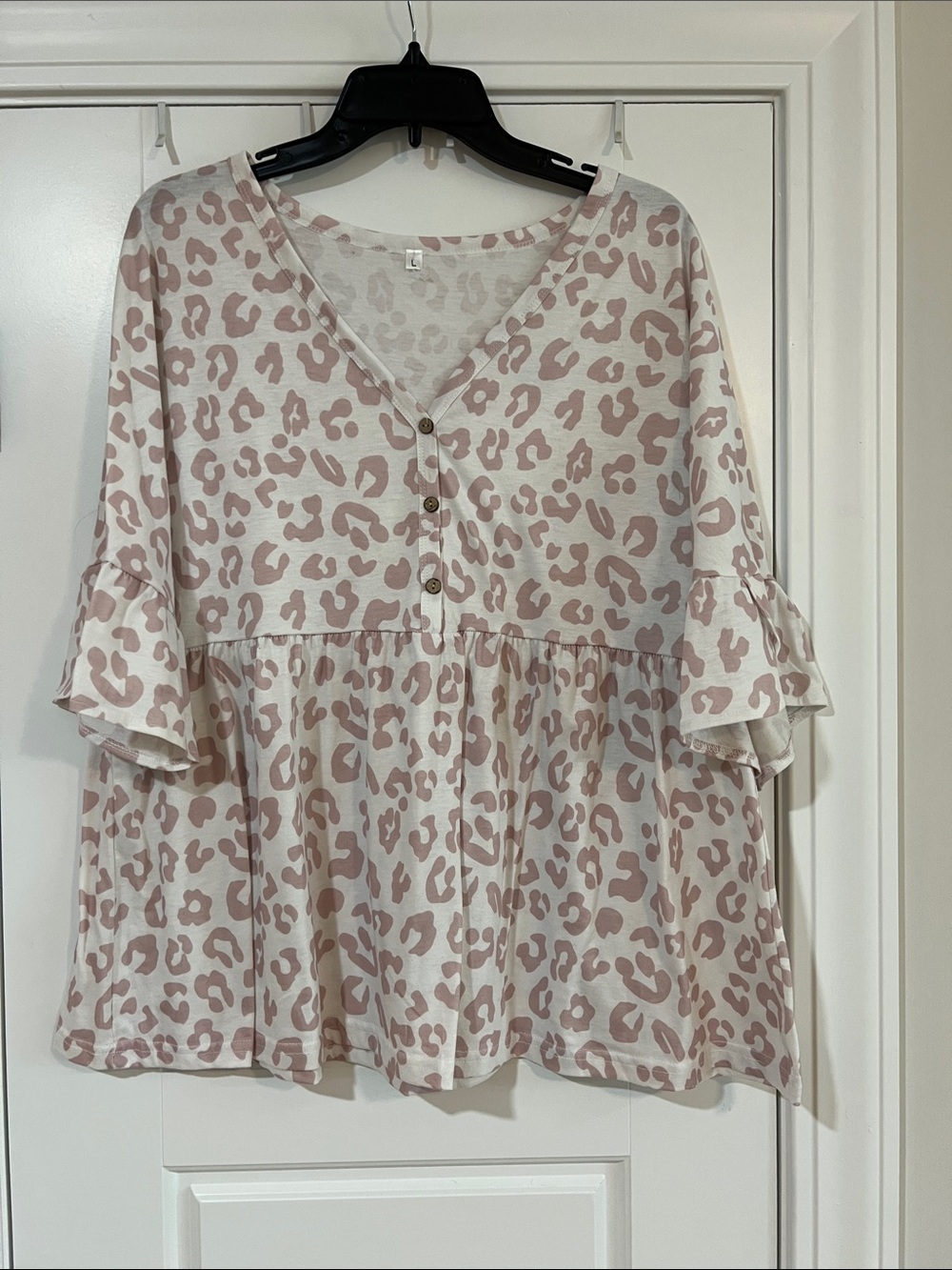 Women’s Pink Leopard Print V-Neck Ruffle Top